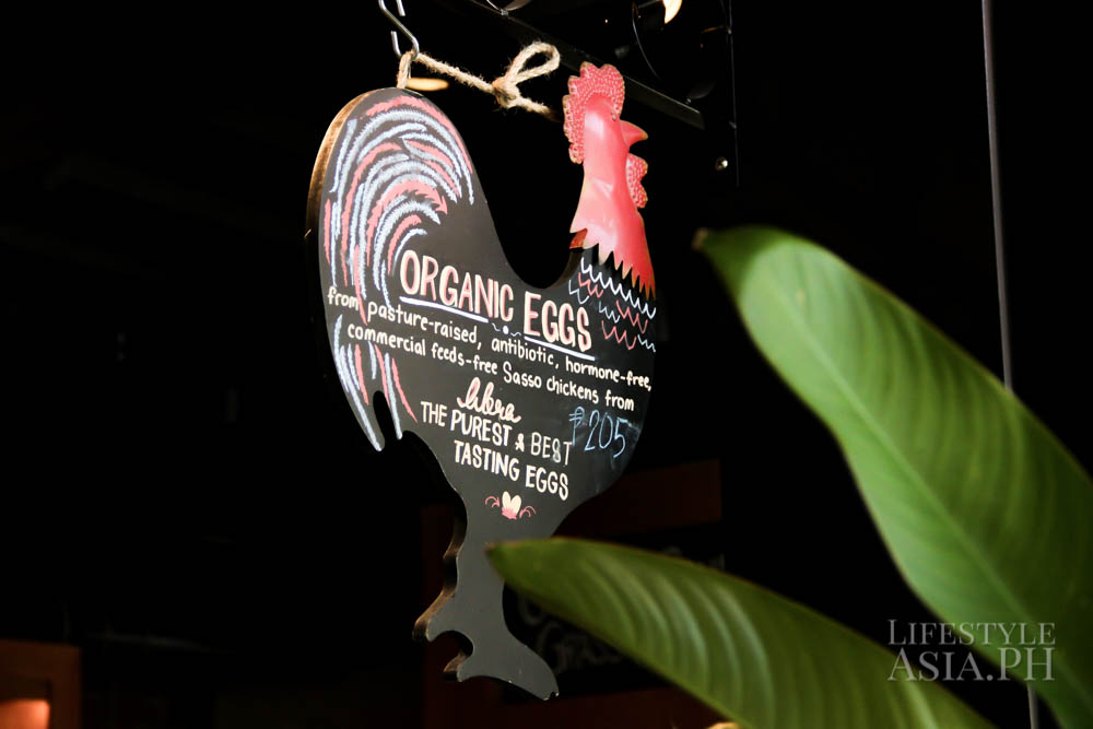 A rooster signage as decoration at the store