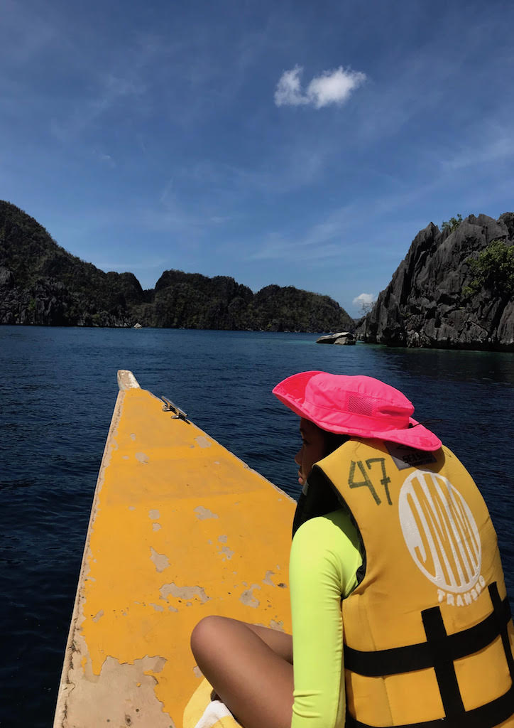 Island tours are a highlight when visiting Coron with the whole family 
