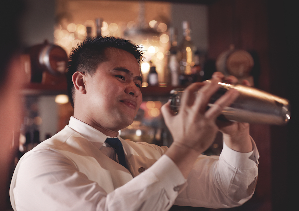 The Long Bar at Raffles Hotel offer unlimited premium drinks from 5PM to 8PM daily