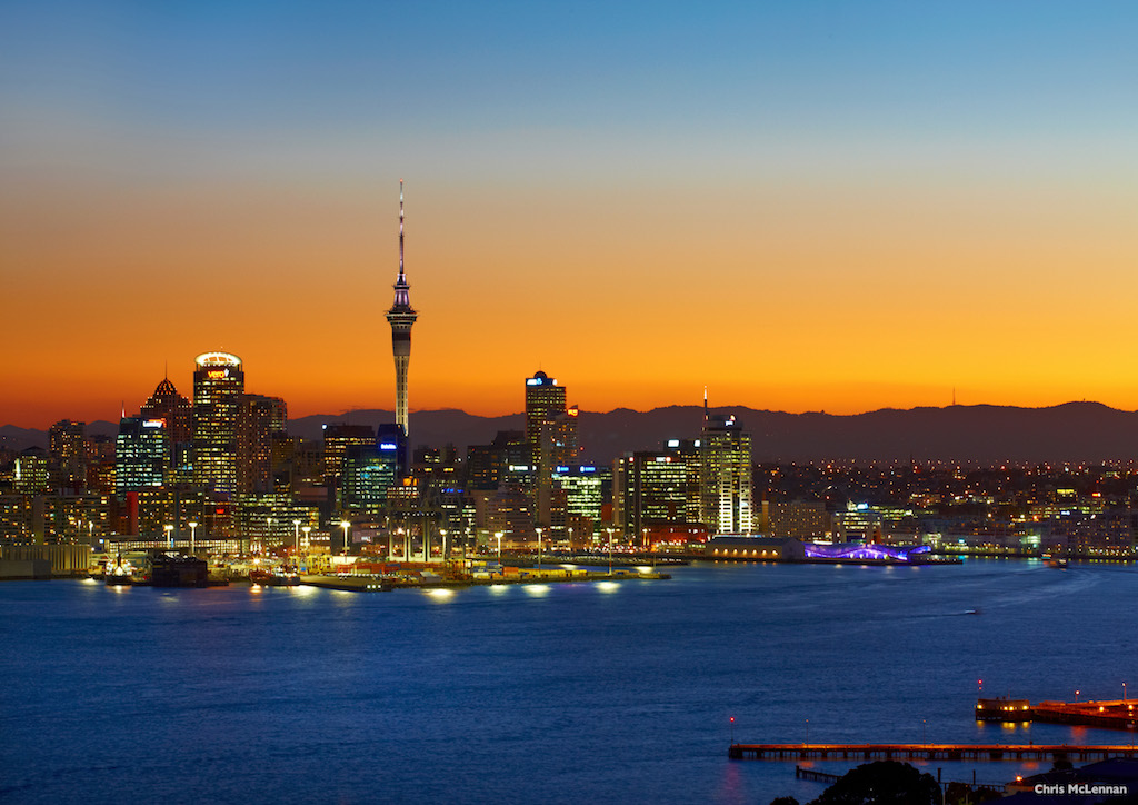 The Skytower is Auckland's tallest strucutre. There you can participate in the Skywalk