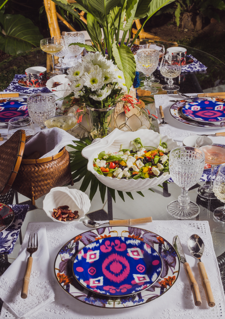 Fitting the theme of tropical Filipino merienda, Amina Aranaz incorporated plates and bags as centerpieces from their business, ARANAZ (Photograph by Floyd Jhocson) 