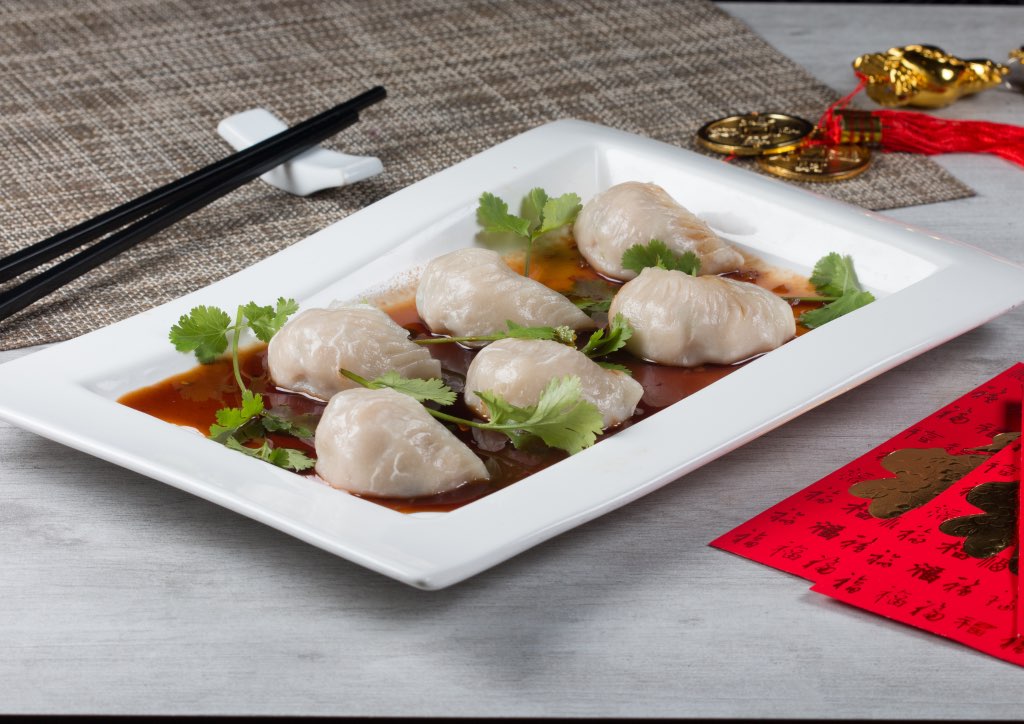 Minced pork stuffed in wanton wrap flavored with spicy vinegar sauce