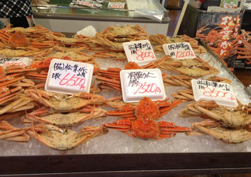 Newly caught crabs of all sizes for sale