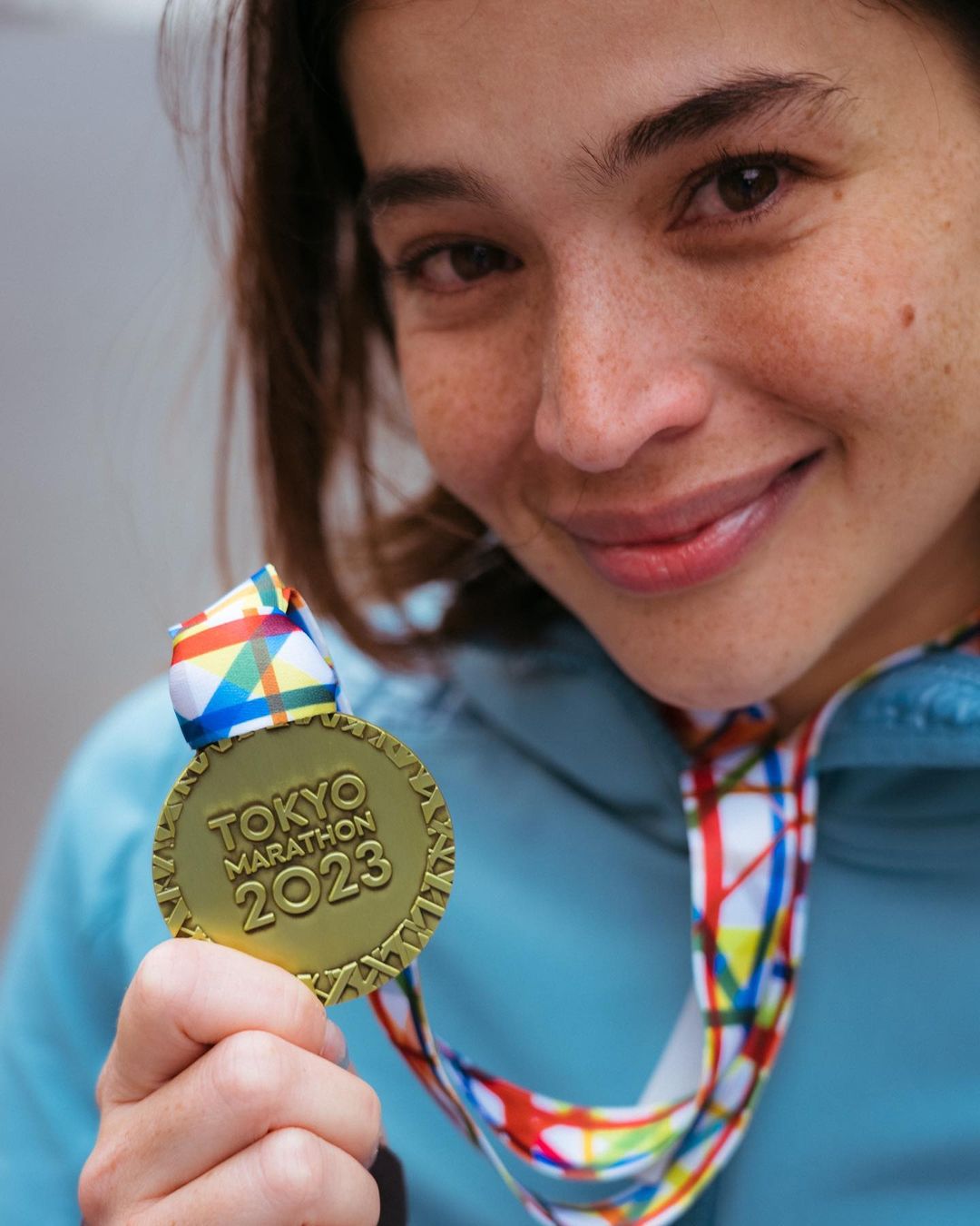 Anne Curtis with her Tokyo Marathon 2023 medal